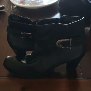 Black Covington ankle boots size 9.5